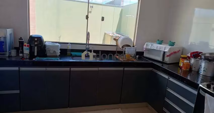 Casa à venda, 2 quartos, 2 suítes, 2 vagas, Parque das Laranjeiras - Uberaba/MG