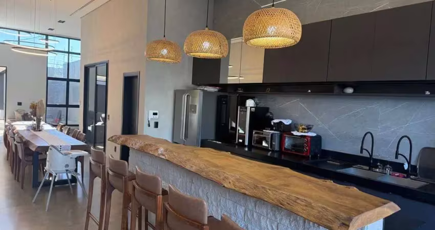 Casa à venda, 3 quartos, 3 suítes, 4 vagas, Jardim do Lago - Uberaba/MG