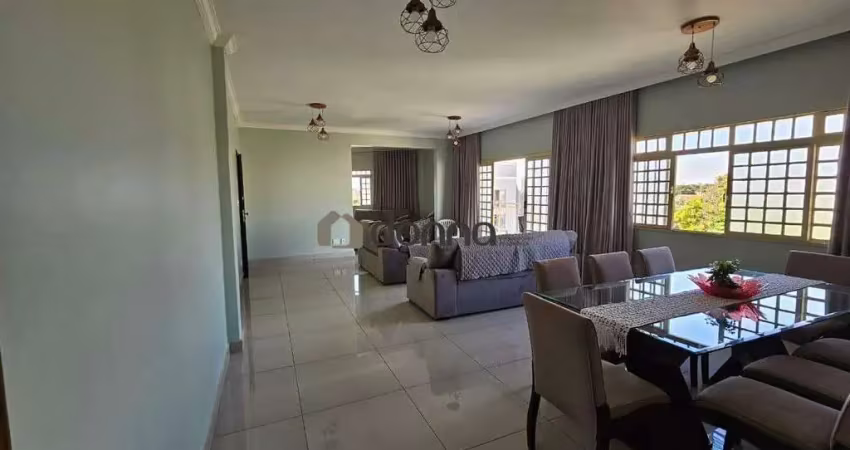 Apartamento com 4 quartos e 3 suites, sala de tv e sala de estar com dois ambientes, no mercês