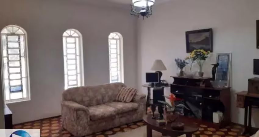 Ótima casa á venda e locação, bairro sao pedro, prox. hb, famerp,3 quartos sendo 1 suíte, 2 quartos reversíveis, garagem 2 carros,  despensa no fundo.