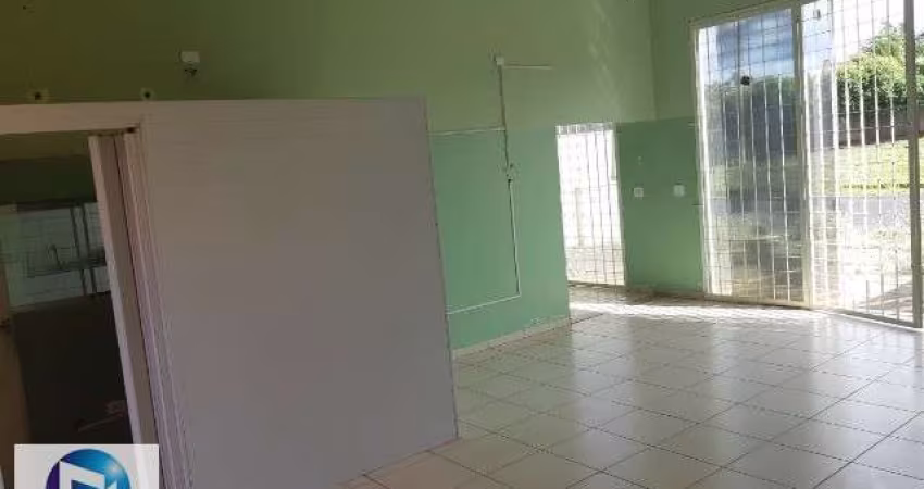 Salão Comercial à Venda em São José do Rio Preto-SP, Jd Universo: 2 Salas, 2 Banheiros, 4 Vagas de Garagem, 100m² de Área