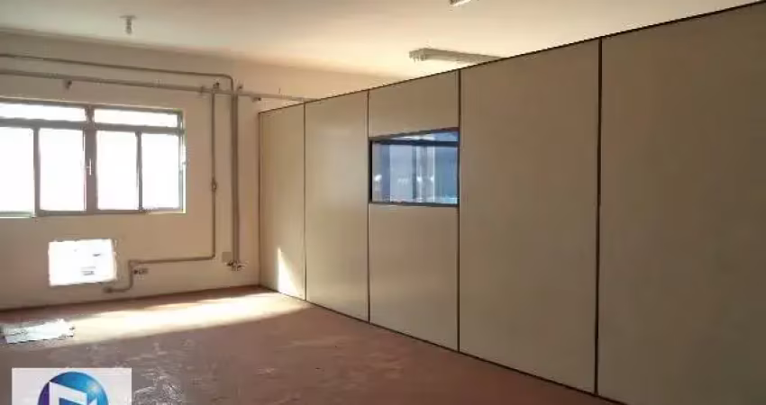 Todo o segundo andar do prédio disponivel para locação,  possui elevador, 12 salas de tamanhos variados, 04 banheiros, cozinha, bem dividido, ideal pa