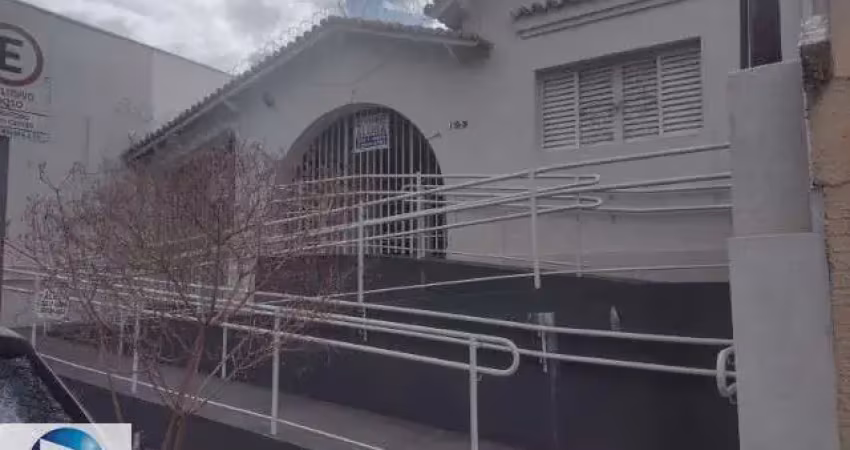 Casa comercial reformada para locação, bairro santa cruz, vila ercilia, 4 salas, 3 banheiros, acessibilidade, varanda, quintal, area de serviço, acess