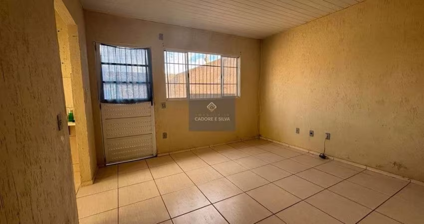 Casa à venda no Bairro Pequis com 2/4 e garagem para 3 carros