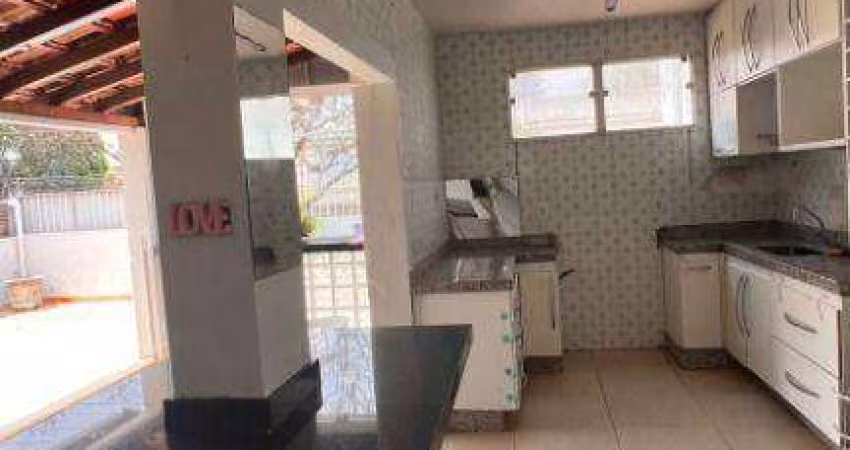 Casa com 3 dormitórios para alugar por R$ 3.254,47/mês - Fabrício - Uberaba/MG