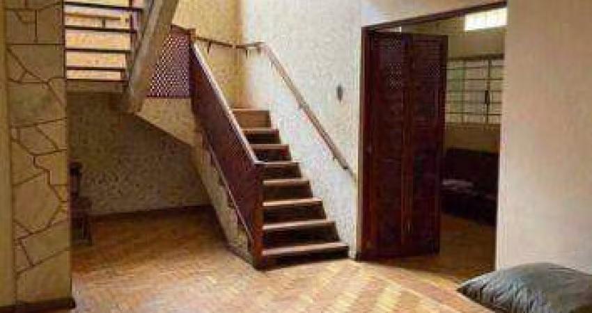 Casa com 7 dormitórios à venda, 413 m² por R$ 1.600.000,00 - Santos Dumont - Uberaba/MG
