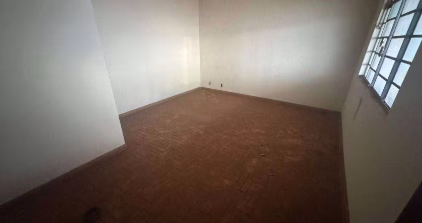 Casa com 3 dormitórios para alugar por R$ 1.800/mês - Nossa Senhora da Abadia - Uberaba/MG