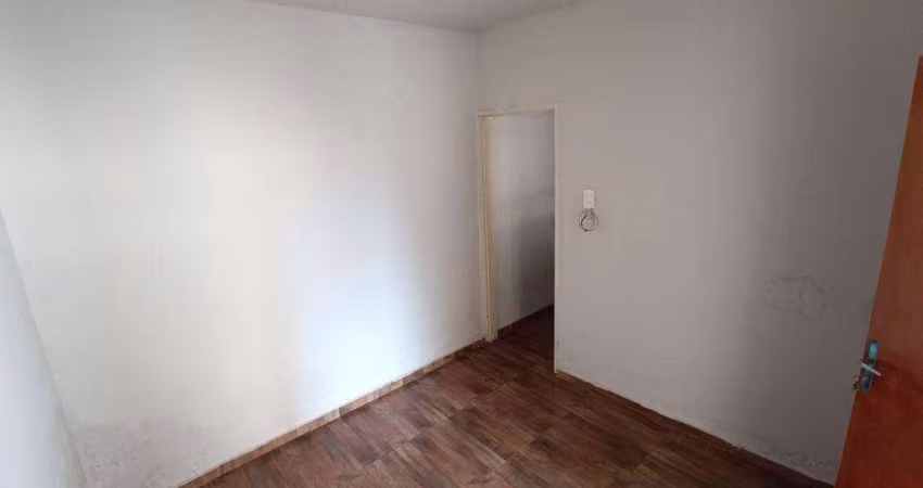 Casa com 2 dormitórios para alugar, 48 m² por R$ 855,36/mês - Leblon - Uberaba/MG