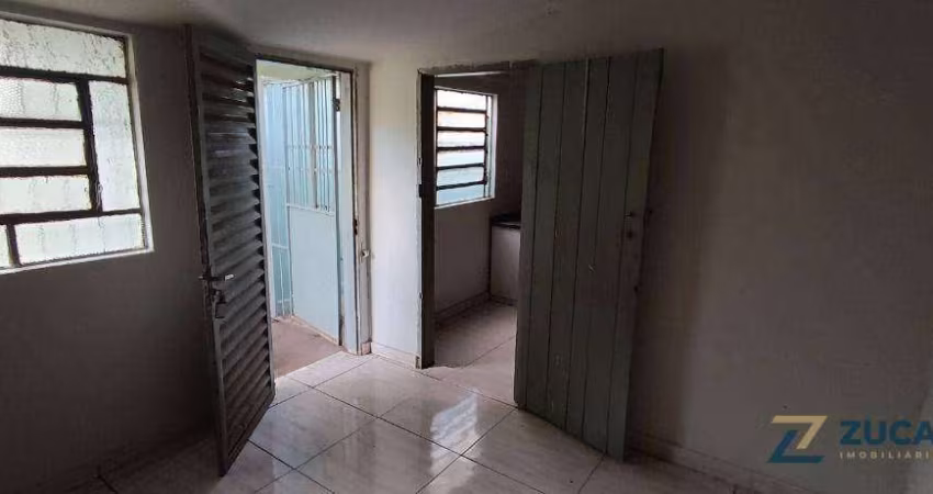Casa com 2 dormitórios para alugar, 52 m² por R$ 700,00/mês - Nossa Senhora da Abadia - Uberaba/MG