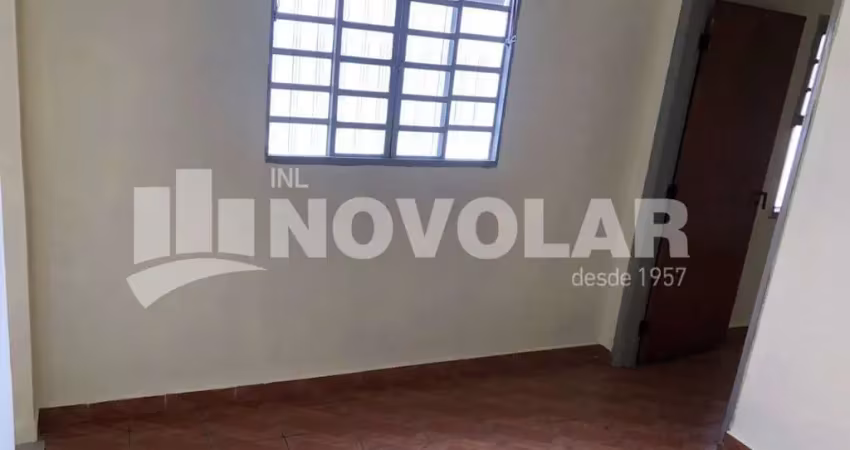 Casa térrea para locação na parada inglesa com 1 dormitório, sala, cozinha.