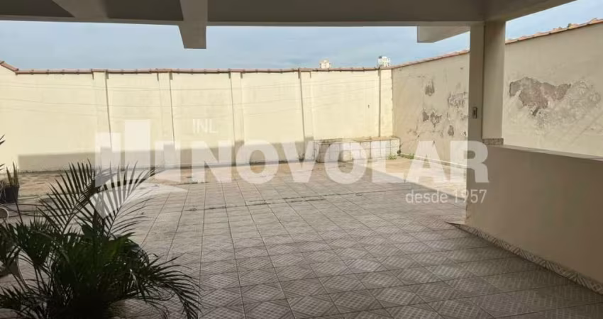 Casa Térrea Dupla com Espaços Generosos e Versáteis em Terreno Amplo