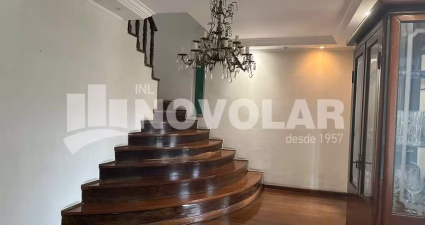 Sobrado de Luxo com 3 Suítes, Garagem para 6 Veículos e Excelente Localização