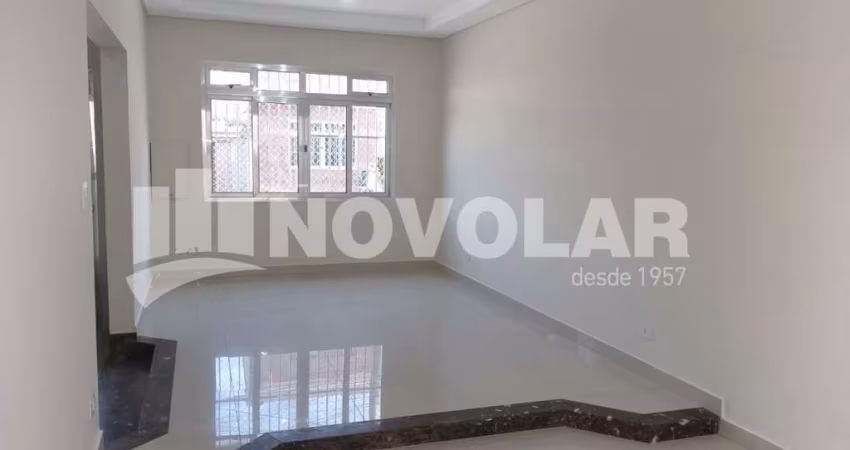 Sobrado na Água Fria com  3 dormitórios, quintal e vaga de garagem.