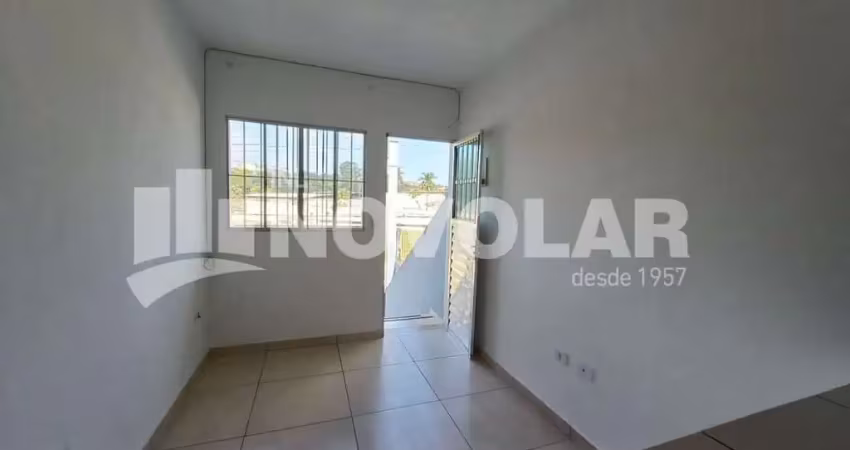 Casa assobrada no jardim japão- 2 dormitórios e 1 vaga