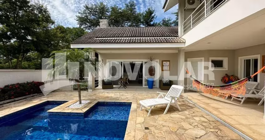 Sobrado de Alto Padrão à Venda no Condomínio Ibirapitanga - 5 Suítes, Piscina e Espaço Gourmet