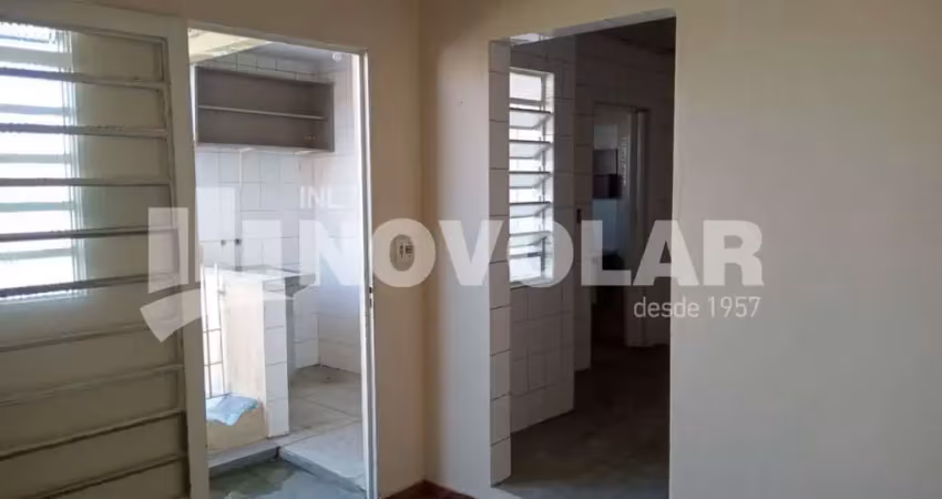 Casa assobradada 1 dormitório para alugar na vila constança ? quintal e 68m²