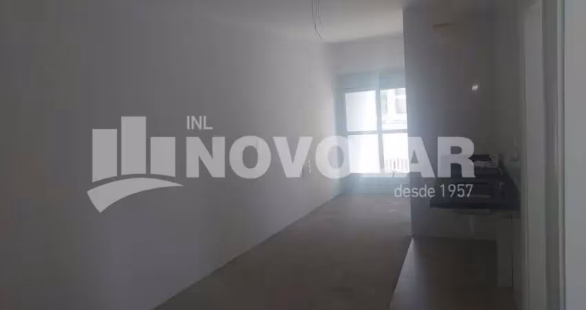 Apartamento, com 1 dormitório, sala, cozinha, banheiro, água fria.