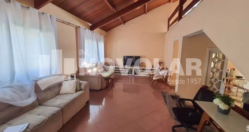 Casa Térrea com 3 Dormitorios (2 Suíte) e 3 Vagas