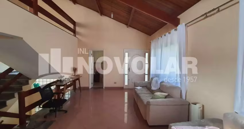 Casa Térrea com 3 Dormitorios (2 Suíte) e 3 Vagas