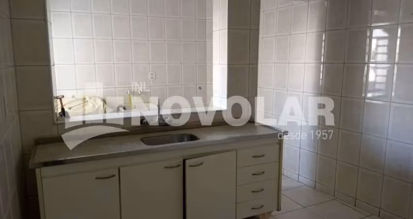 Casa assobradada  para alugar na vila sabrina com 2 dormitórios e quintal privativo