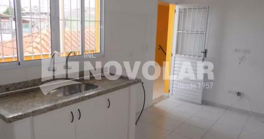 Casa 1 dormitório para alugar em condomínio fechado na vila medeiros 45m²