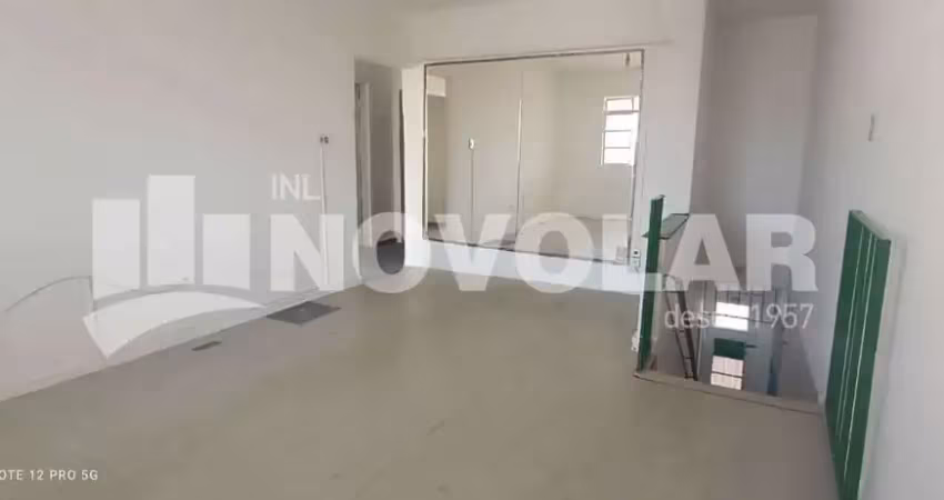 Casa assobradada com 2 dormitórios na região da água fria