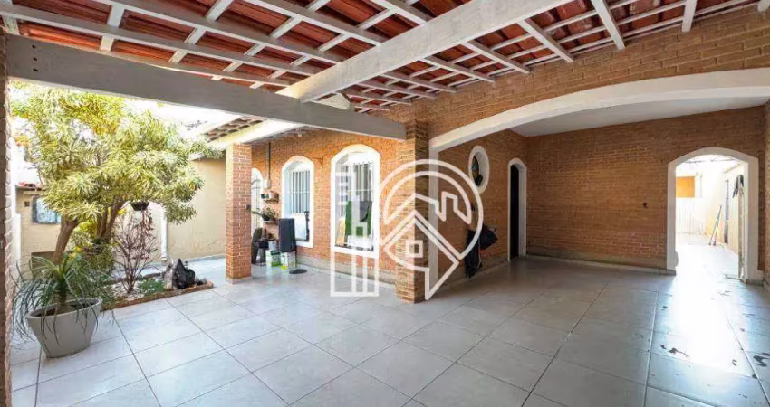 Casa com 3 quartos à venda na Rua Clóvis Navarro da Cruz, Cidade Jardim, Jacareí