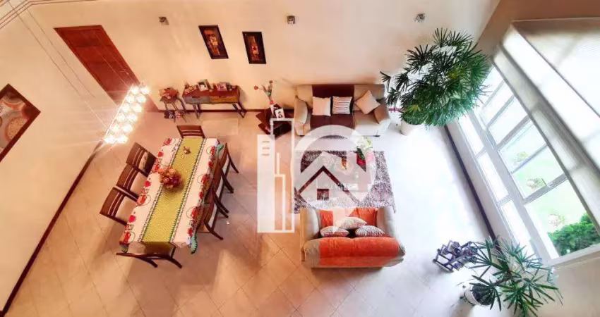 Lindíssima Casa Térrea -Cond. Villas de Santana com 840 m² de Terreno, sendo  479 m²  de área construída- Jardim Altos de Santana II - Jacareí/