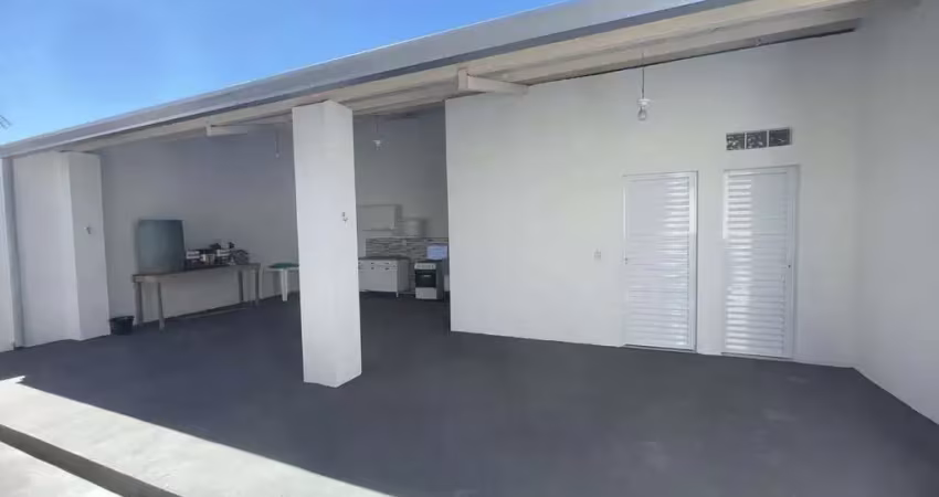 Casa para locação com 03 quartos, energia solar e internet incluso- 2.000,00