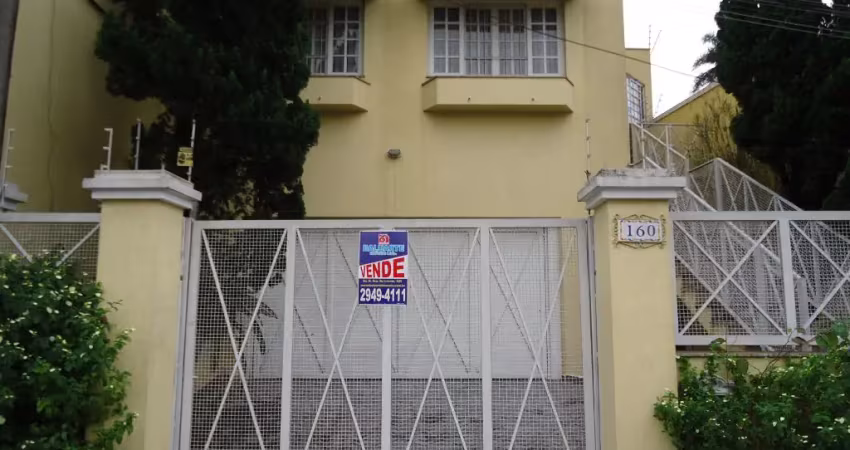 Espaçoso sobrado no jardim frança em rua tranquila.