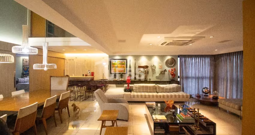 Incrível apartamento duplex com  4 suítes, sendo uma suíte master com closet e banheira