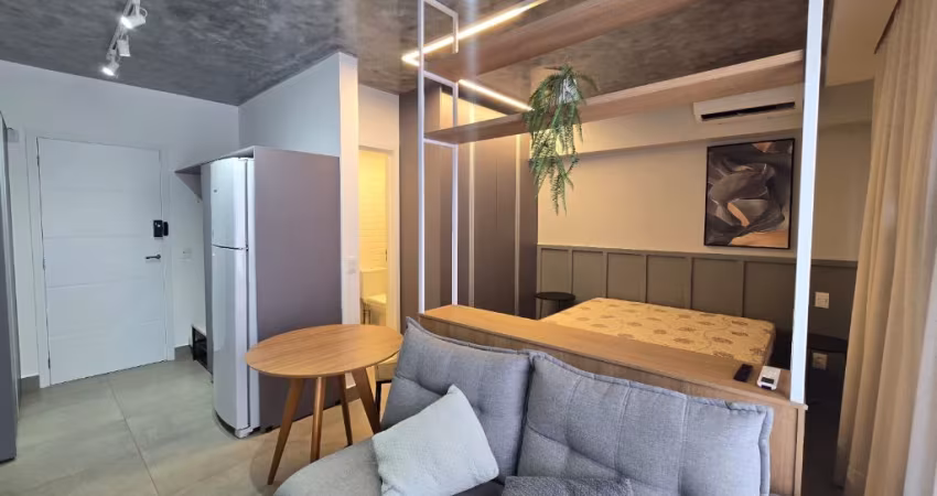 MORE NA MELHOR LOCALIZAÇAO DE GOIANIA COM O ROOFTOP MAIS EXUBERANTE COM VISTA 360º EM UM PREDIO COM INSPIRAÇAO ESPANHOLA COM LOUNGES TEMATICOS