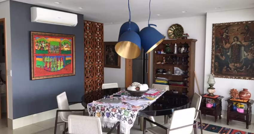Elegância, luz natural e uma vista inesquecível no coração do Marista.  Com torre única e apenas duas unidades por andar, o residencial oferece a exclusividade que você merece