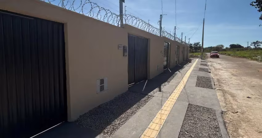 Casa 2 quartos com suite saída pra aragoiania. nova. local de comércio e  escolas. linha de ônibus na porta.