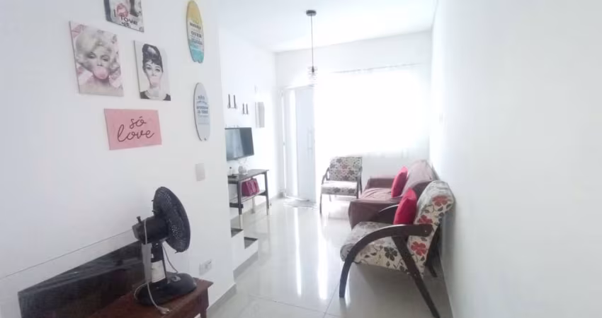 Lindo sobrado de condomínio à venda no bairro Maracanã em Praia Grande