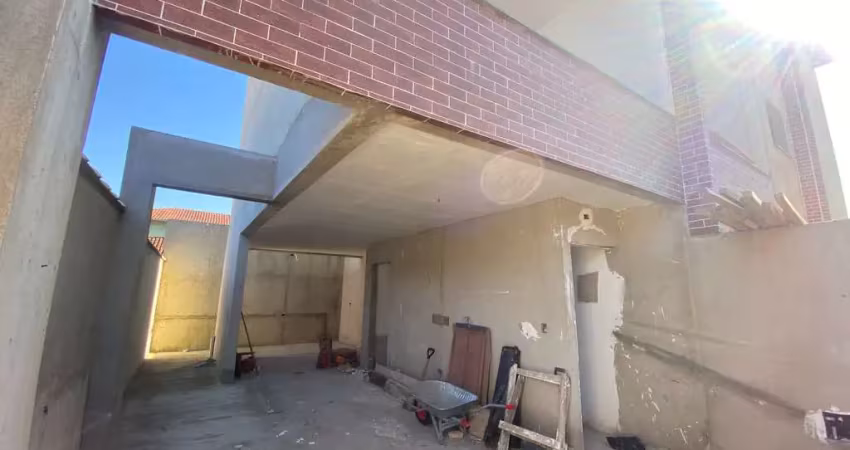 Maravilhoso sobrado novo, 2 quartos, 1 sala, 2 banheiros e 3 vagas de garagem em praia grande-sp, maracanã.