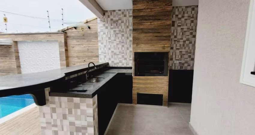 CASA tipo SOBRADO Isolado NOVO com 3 dormitórios-suites, PISCINA, Área Gourmet, Balneário FLÓRIDA em Praia Grande - SP.  Encante-se vendo o  VÍDEO!!!