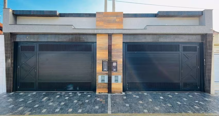 CASA térrea Alto Padrão com 3 Dormitórios-Suites, Área Gourmet com Hidro-SPA - Bairro CAIÇARA em Praia Grande - SP.  'Aceita Financiamento Bancário'