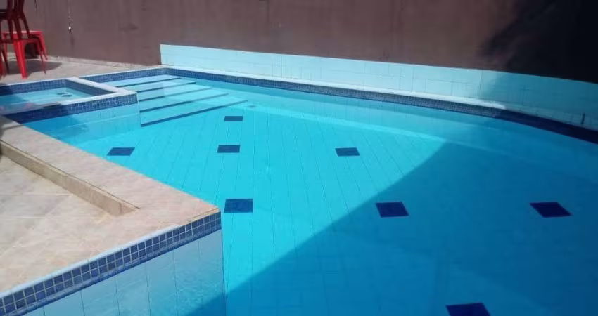 CASA ISOLADA 07 suítes, Piscina enorme,  Área Gourmet gigante, 10 vagas de garagem, 497 m2 de área útil. no centro do CAIÇARA em Praia grande - SP