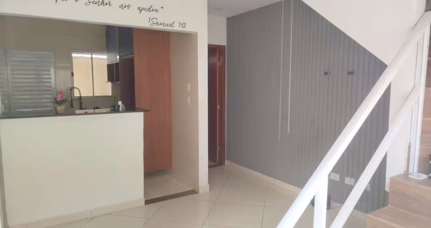 Aluguel de Casa de Condomínio no Jardim Melvi, 2 quartos, 1 sala, 2 banheiros, 1 vaga - Praia Grande-SP