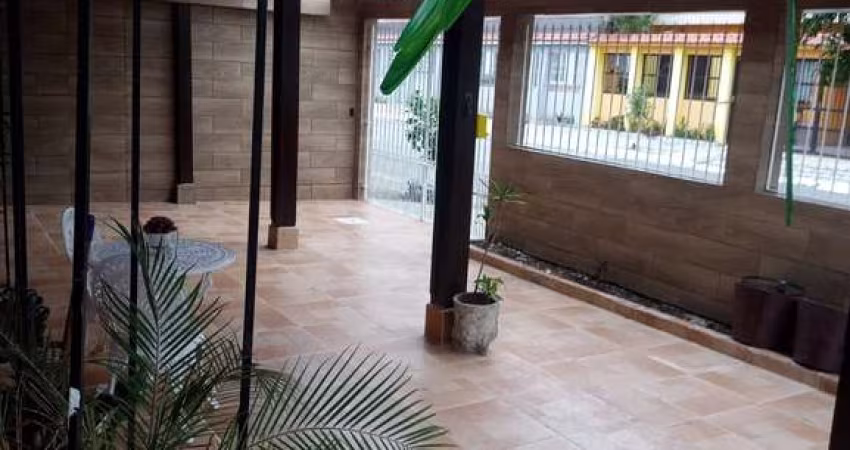 Excelente Casa ISOLADA 3 dormitórios mais Edicula no bairro CAIÇARA em Praia Grande - SP.  Apenas 250mts da PRAIA e  Próximo a vários comércios!!!