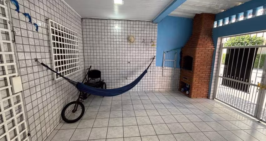 Casa à venda em Praia Grande-SP, bairro Caiçara: 2 dormitório, 1 suíte, 1 sala, 1 banheiro, 2 vagas de garagem!