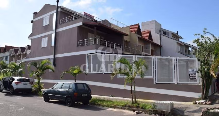 Casa com 3 quartos à venda na Rua Heitor Kramer, 370, Guarujá, Porto Alegre