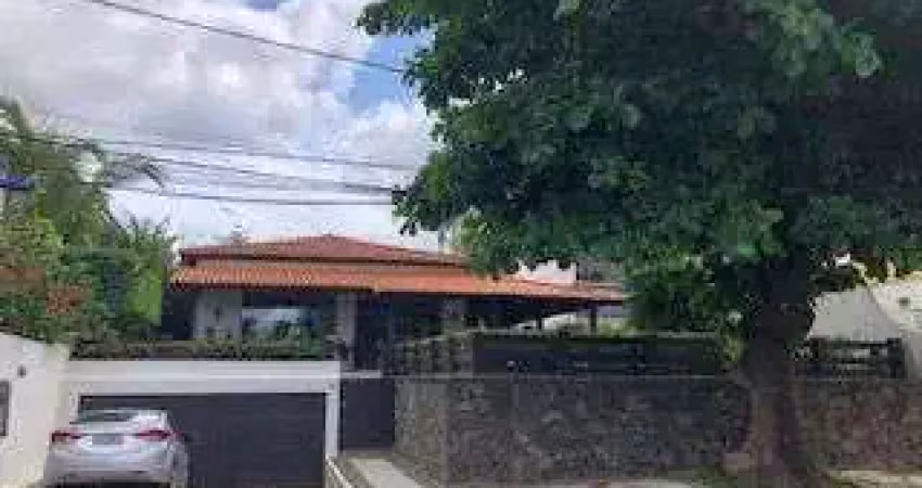 Casa Três Quartos para Venda em Itapuã.