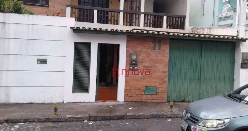 Duas excelentes casas – térreo e 1º andar – em armação