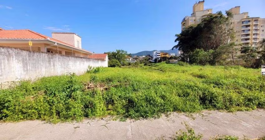 Terreno à venda de 372m², 12X31, a duas quadras do Shopping Viacatarina, Pagani - Palhoça - SC