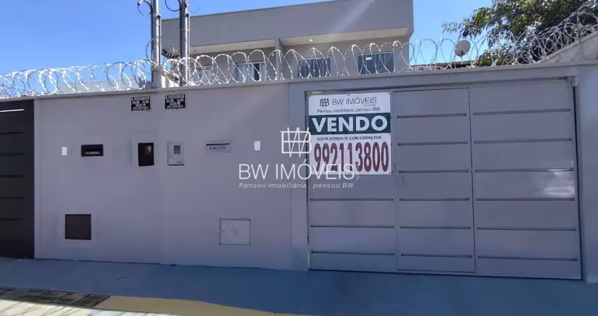 Sobrado, res aquarios, 3q 1 suíte, com quintal, ao lado do pq macambira anicuns
