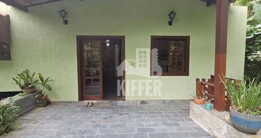 Casa com 4 quartos, suíte, piscina e área gourmet – bairro santo antônio, 2 andares
