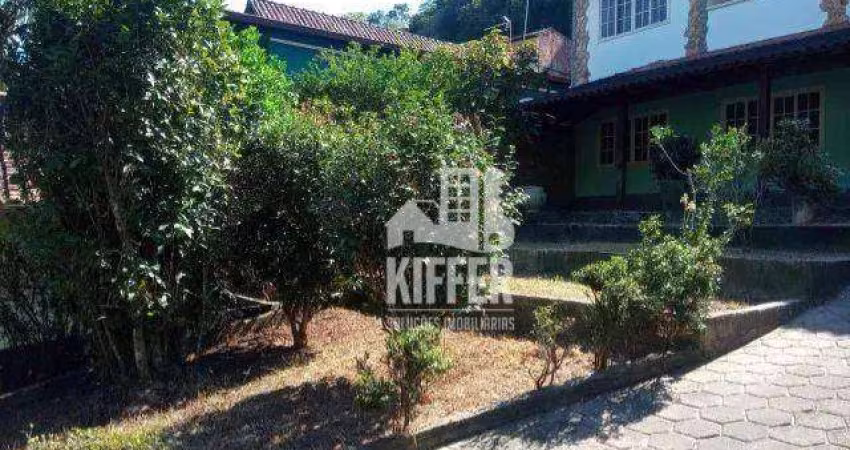 Casa com Varanda, 4 Quartos, 5 vagas e churrasqueira à venda, 352 m² por R$ 500.000 - Caramujo - Niterói/RJ