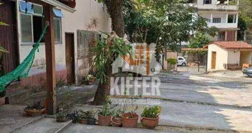 Casa em condomínio no Fonseca